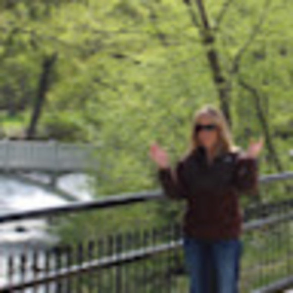 Meet your Posher, Kris - Picture 1 of 1